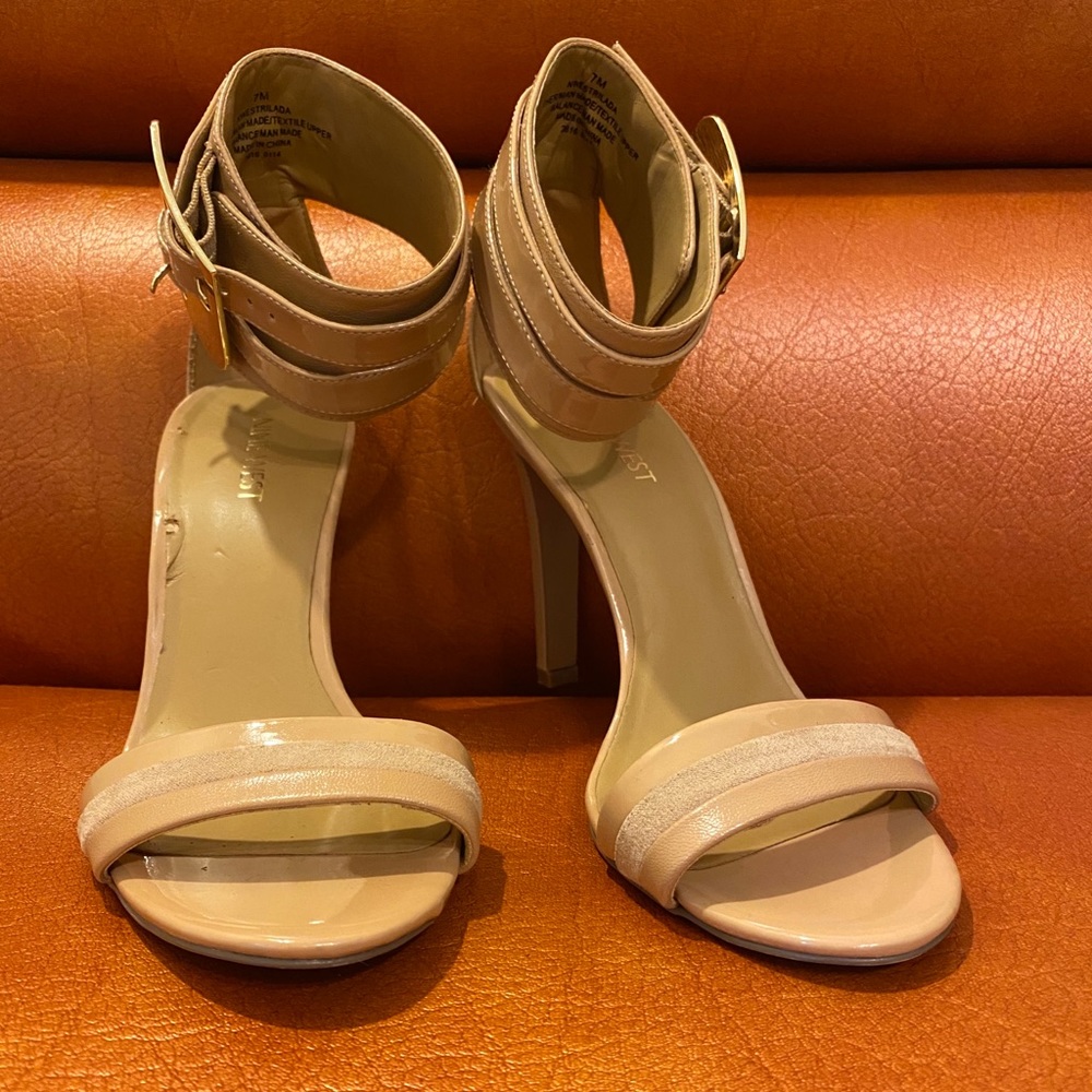 Nine West Size 7; Taupe; 4 inch heel